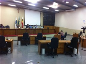 Comissão Processante da Câmara de Maringá ouve primeiro depoimento relacionado a Luizinho Gari
